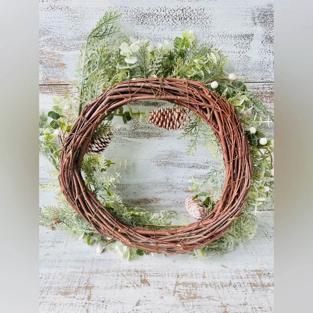 *Frosty Cedar, Pinecone & White Berry Wreath